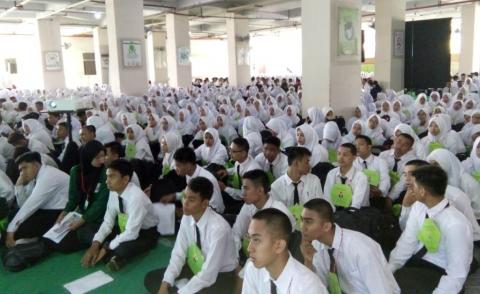 Mahasiswa Baru Unusa Berdoa untuk Warga Lombok