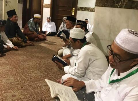 Khutbah Jumat: Pentingnya Selalu Berdzikir dan Duduk Bersama Orang Saleh