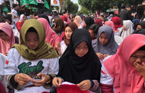 1.945 Orang Jahit Bendera Merah Putih, GP Ansor Cetak Rekor MURI