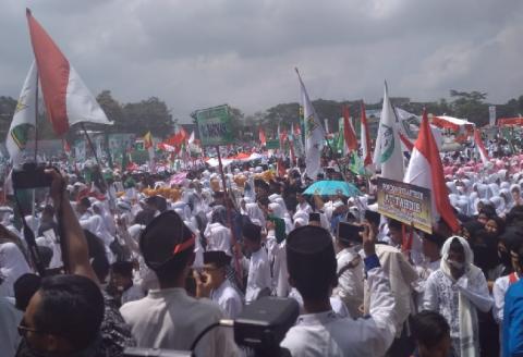 Puluhan Ribu Nahdliyin Padati Lapangan Kota Tasikmalaya dalam Perayaan Hari Santri 2018