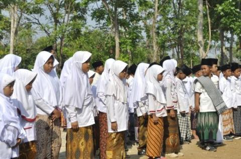 Peringatan Hari Santri di MI Ma’arif NU Karanganyar