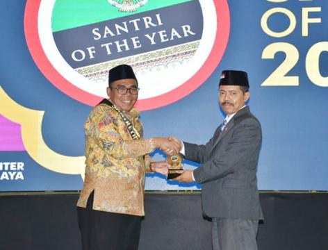 Bupati Pekalongan Raih Santri of The Year 2018