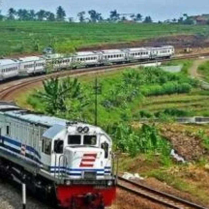 Pengajian di Rel Kereta: Ibadah atau Mengundang Petaka?