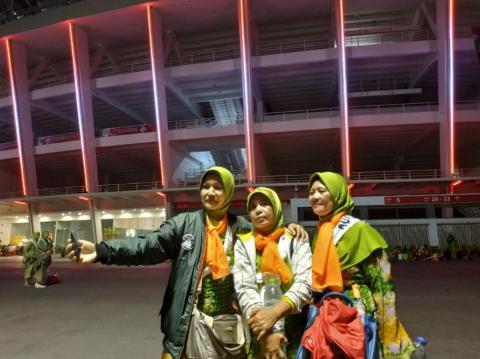 Swafoto, Cara Muslimat NU Mojokerto Nikmati Perjalanan ke Jakarta