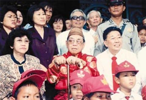 Saat Gus Dur Anulir Inpres Soeharto soal Etnis Tionghoa