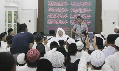 Ribuan Umat Islam Ikuti Doa Nisfu Sya'ban Bersama Habib Luthfi
