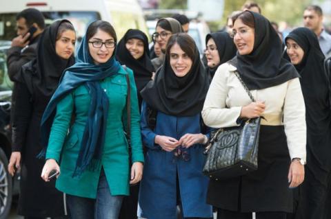 Mahasiswa Iran Protes Aturan Wajib Hijab