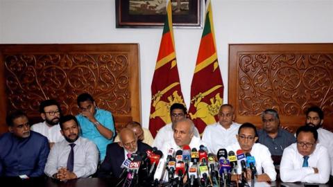 Sri Lanka Muslim ministers quit to protest 'threat to community'