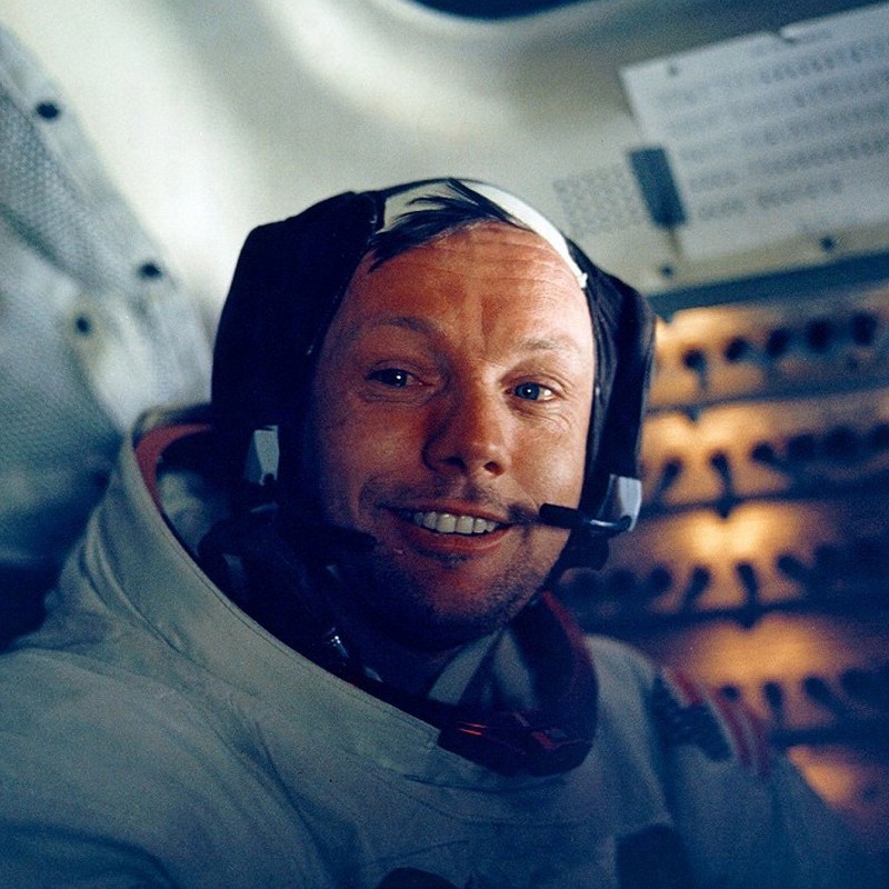 Benarkah Neil Armstrong Dengar Adzan di Bulan dan Masuk Islam?
