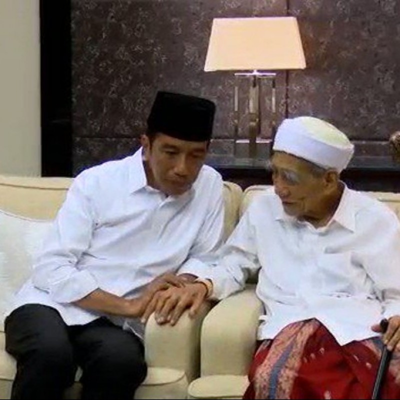Presiden Jokowi: Atas Nama Seluruh Rakyat Indonesia, Berduka atas Wafatnya Mbah Moen