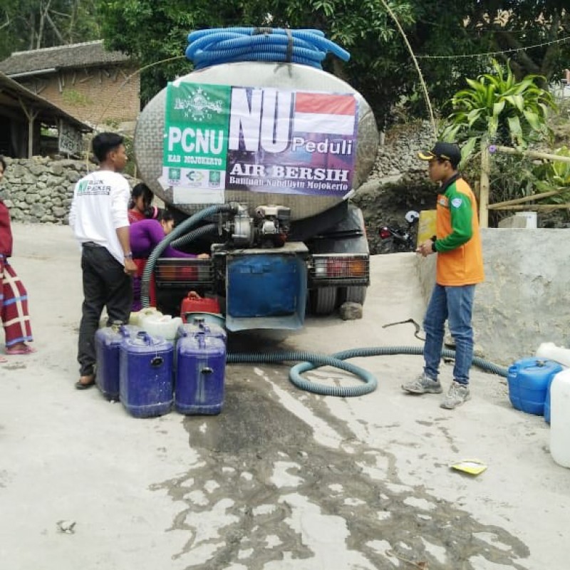 Gandeng Ansor dan LAZISNU, LPBINU Mojokerto Bantu Air Bersih ke Warga