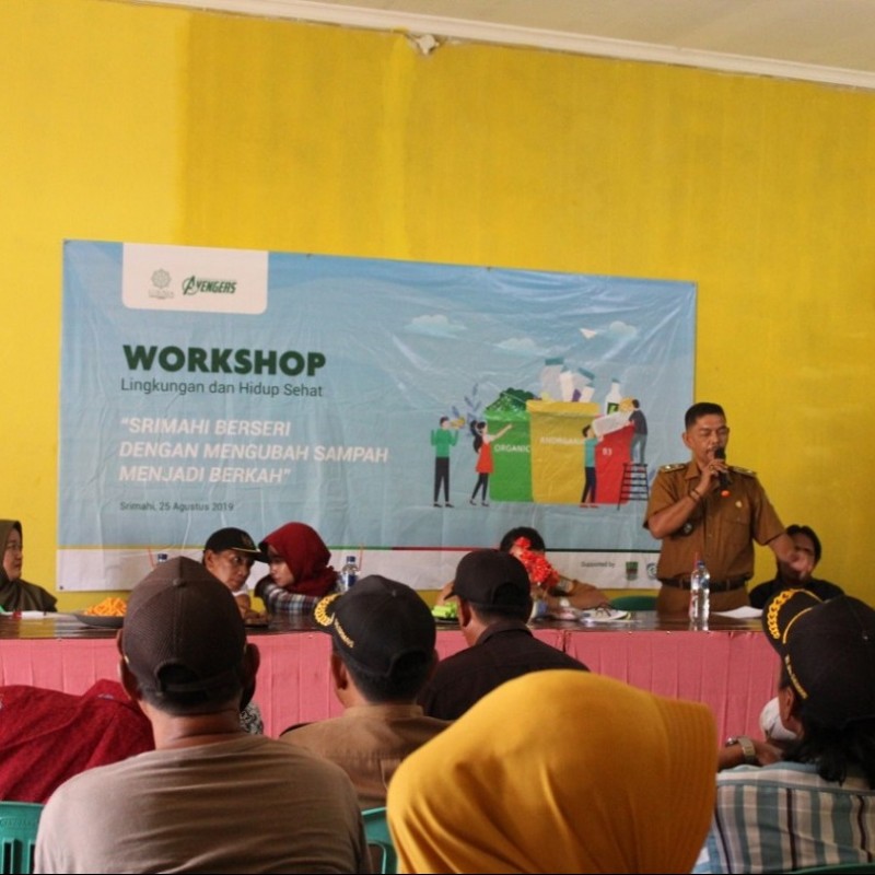 Cara Mahasiswa KKN Unusia Jaga Kesehatan Lingkungan di Desa Srimahi Bekasi