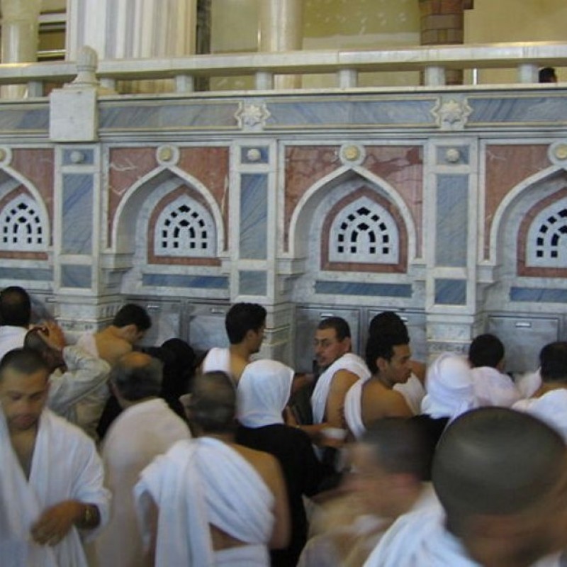 Jamaah Haji Tidak Diperbolehkan Bawa Pulang Air Zam Zam