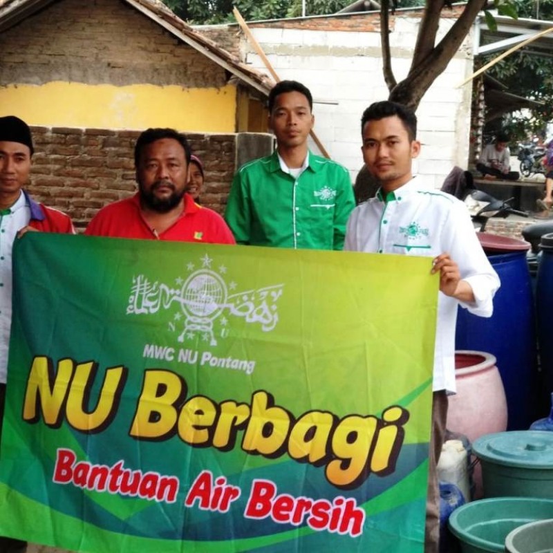 Kemarau Panjang, NU di Kawasan Serang Banten Kirim Air Bersih 