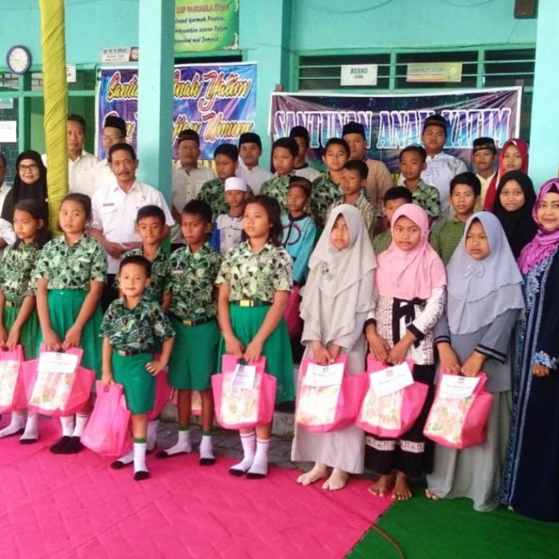 Sekolah di Sidoarjo Ini Santuni Yatim dan Ungkap Solidaritas untuk Papua
