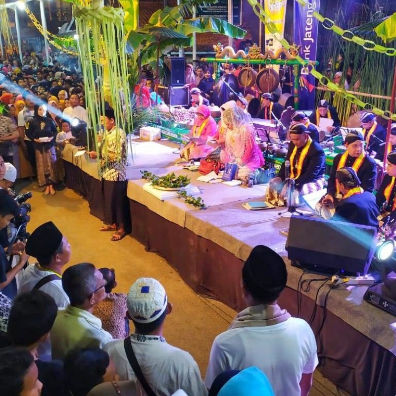 Festival Bubur Suro Pekalongan, Ribuan Warga Ikut Menikmatinya Gratis