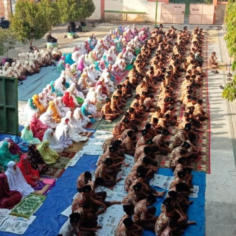 Ratusan Pelajar di Sidoarjo Gelar Tahlil dan Doa untuk BJ Habibie 