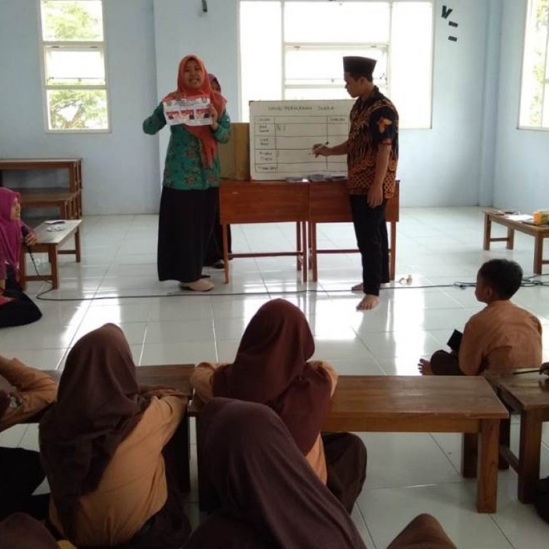 Pemilihan Pengurus OSIS, Latih Siswa SMP Al Madinah Jombang Demokrasi