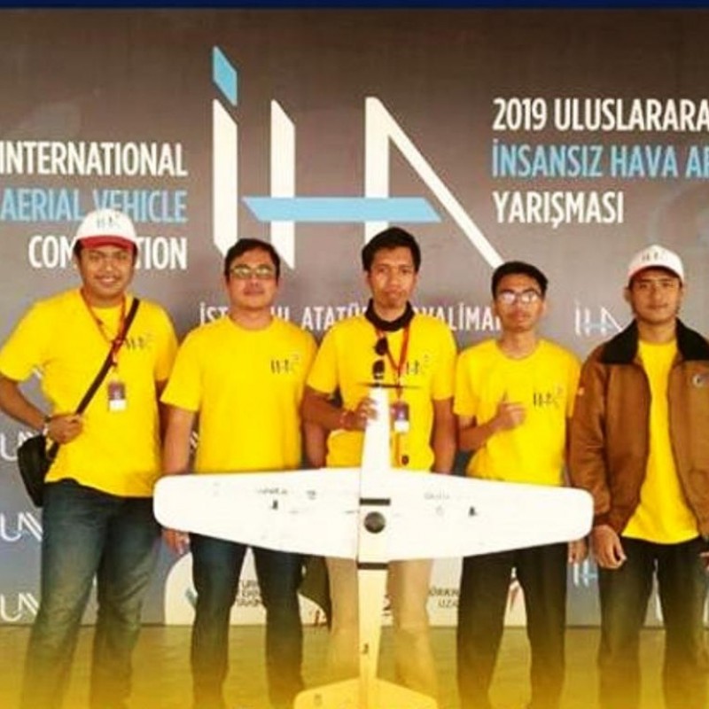 Alumni SMA Nuris Juara 1 Kompetisi Robot di Turki