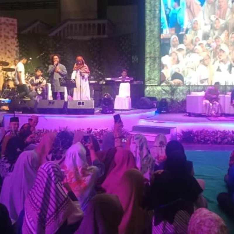 Bala Santri Meriahkan Malam Kebudayaan Pesantren di Asshiddiqiyah