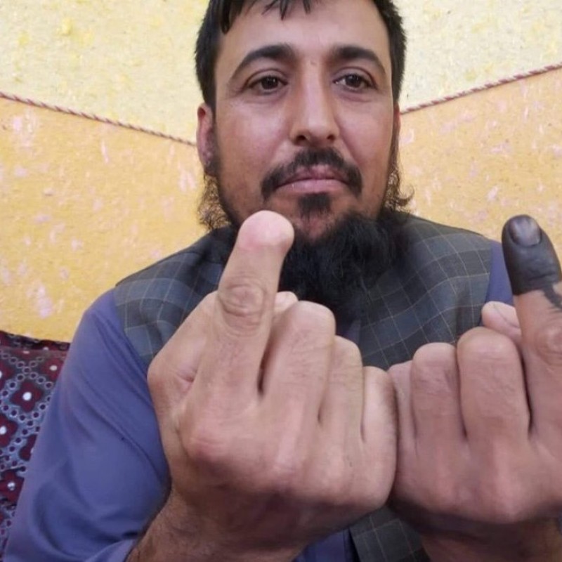 Jarinya Dipotong Taliban, Safiullah Safi Tetap Memilih dalam Pemilu Afghanistan