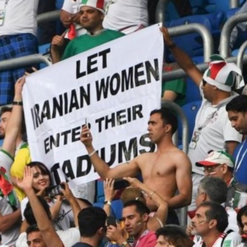 Diizinkan Nonton Sepak Bola di Stadion, Perempuan Iran Borong 3.500 Tiket