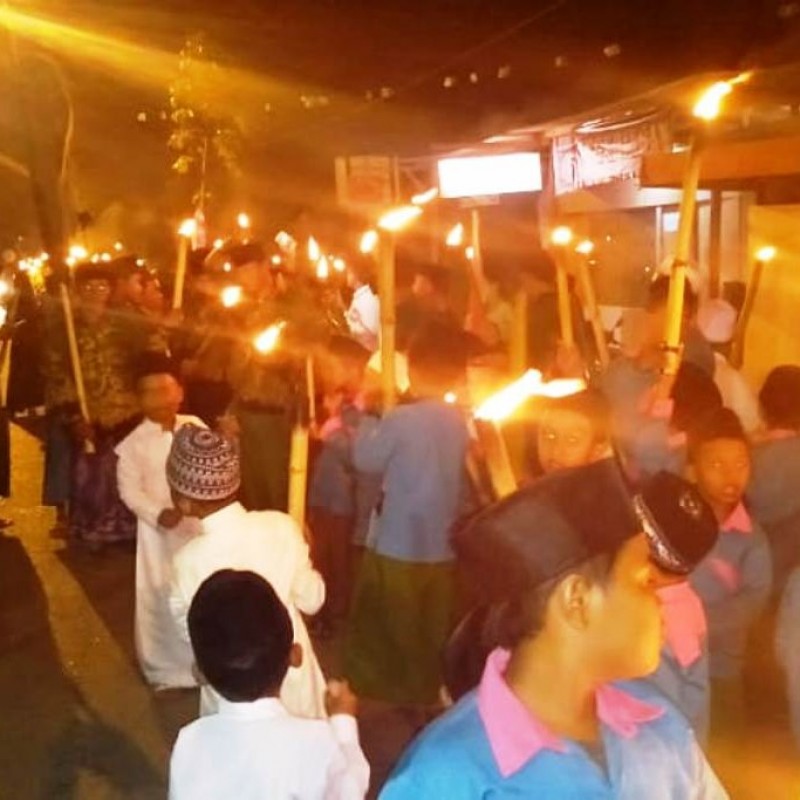 Pawai Obor Semarakkan Hari Santri di Konang, Bangkalan