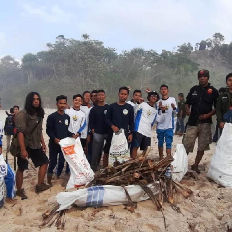 Badan Kemaritiman NU Tulungagung Ajak Bersihkan Pantai Ngalur 