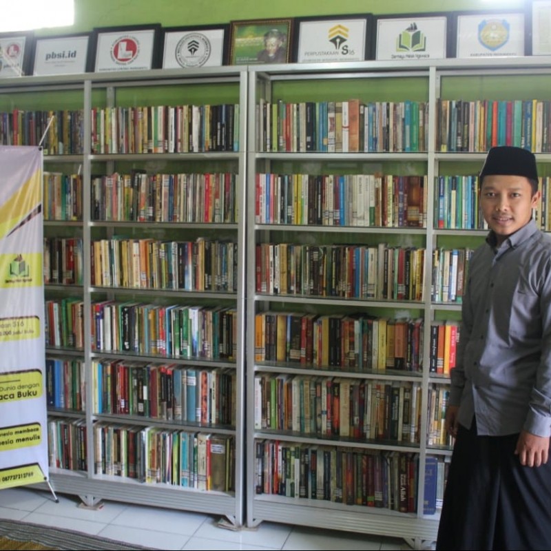 Modal Uang Jajan, Santri Bangun Perpustakaan di Kampungnya