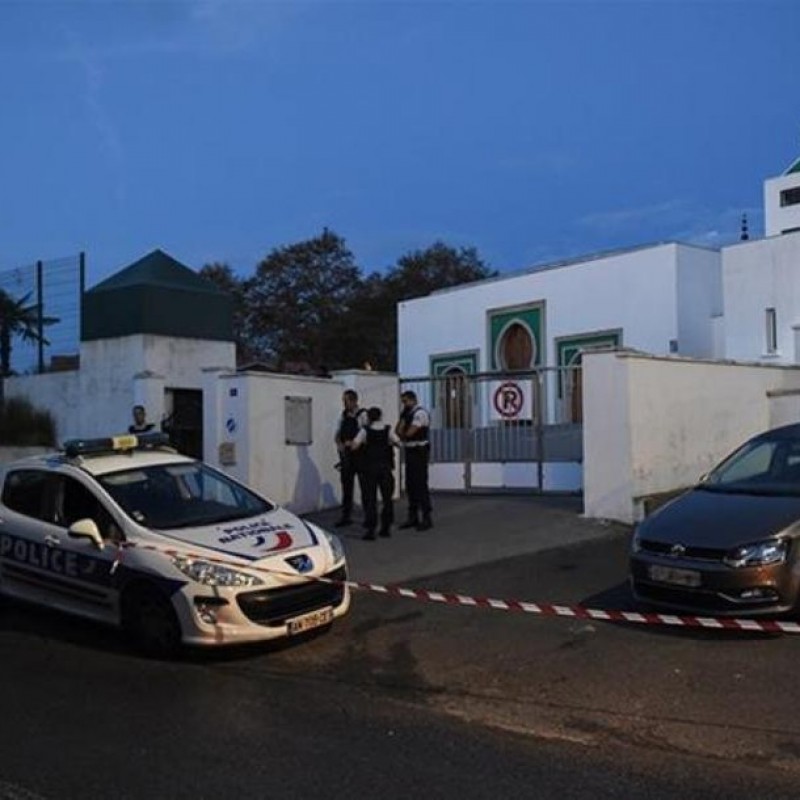 Kakek 84 Tahun Serang Masjid di Prancis, Dua Orang Terluka