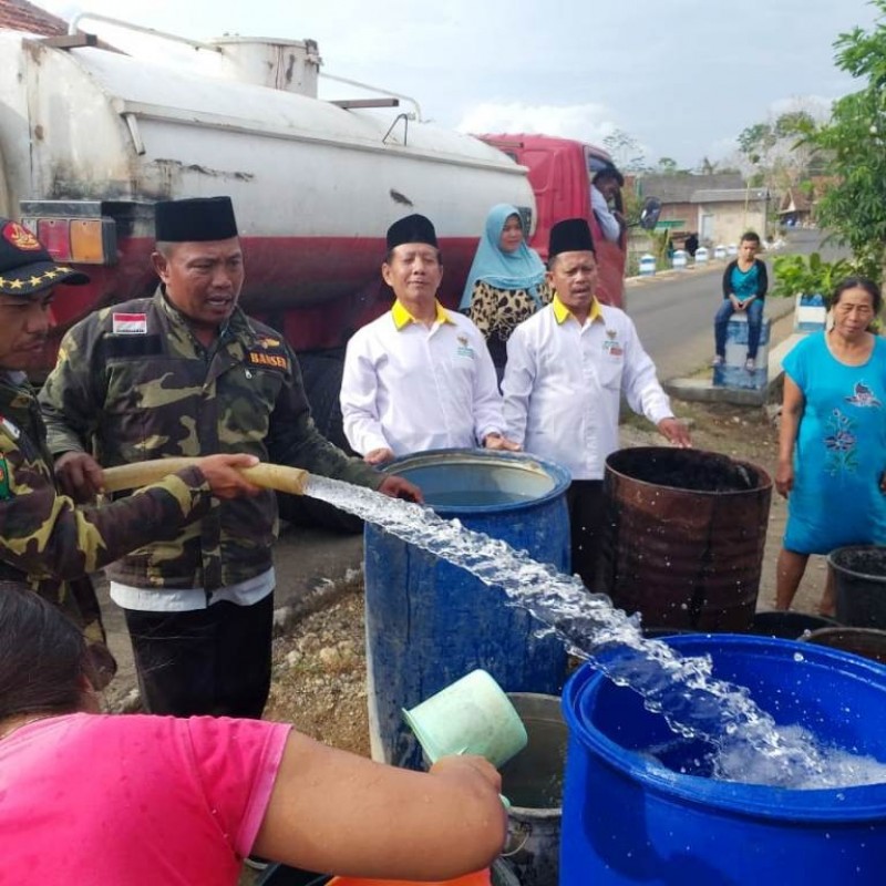 Imbas Kemarau Panjang, Ansor Tulungagung Bagikan Air Bersih 