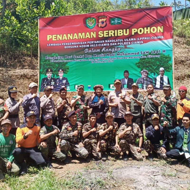 Peduli Lingkungan, LPPNU Ciamis Ajak Santri dan TNI-Polri Tanam 1000 Pohon