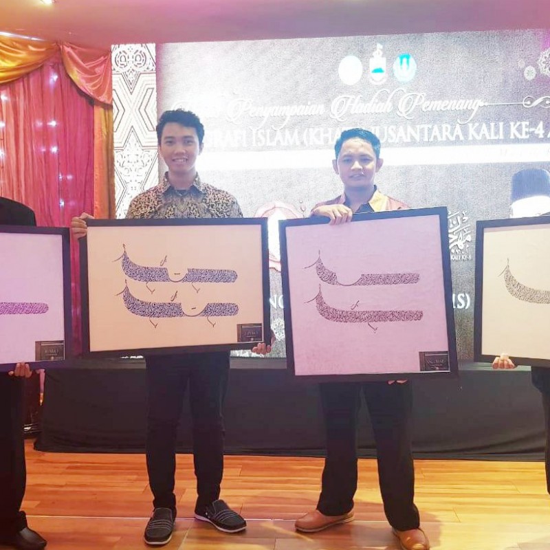 Santri Sekolah Kaligrafi Denanyar Raih Juara Satu Kaligrafi di Malaysia
