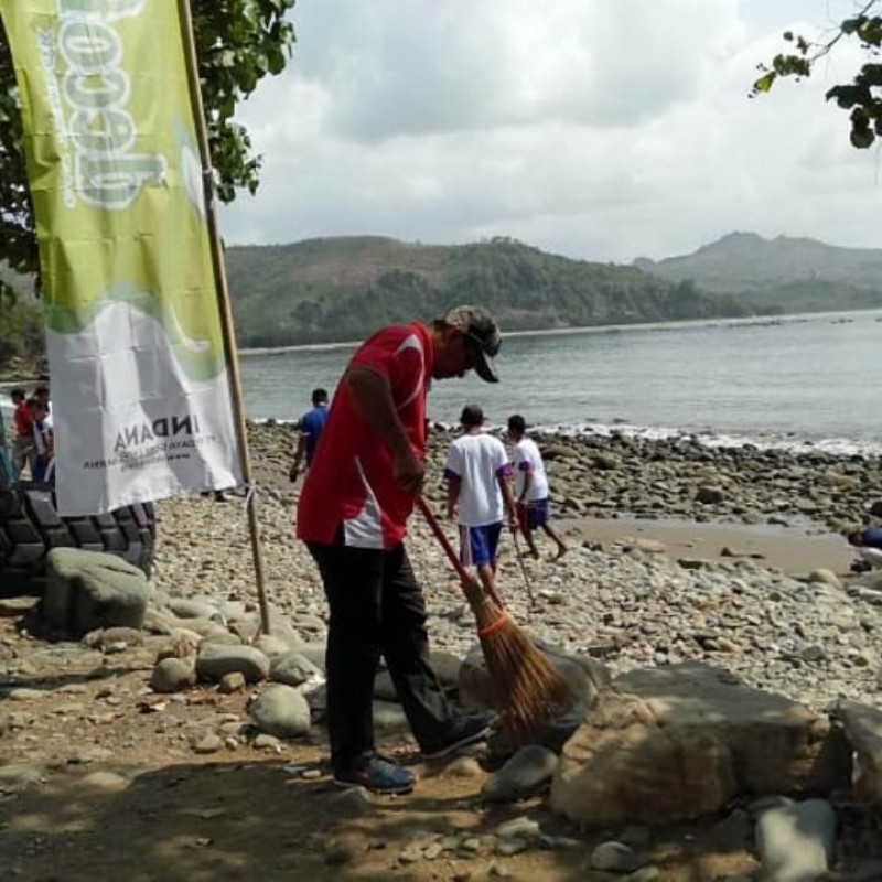 Peduli Lingkungan, Badan Kemaritiman NU Tulungagung Bersihkan Pantai