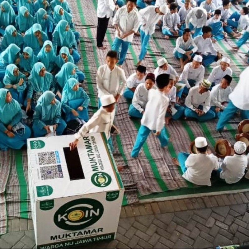 Koin Muktamar NU Disambut Meriah di SMP Khadijah Surabaya