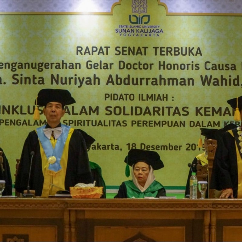 Nyai Sinta Nuriyah Terima Anugerah Doktor Kehormatan UIN Yogyakarta