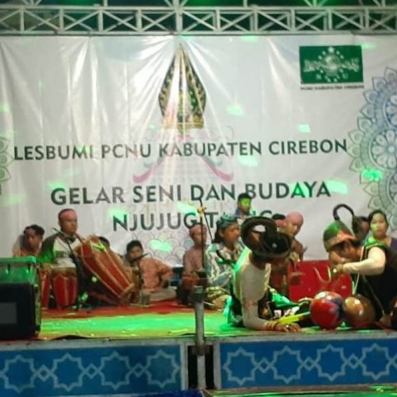 ‘Njujug Tajug’ di Cirebon Pentaskan Kesenian yang Hampir Punah