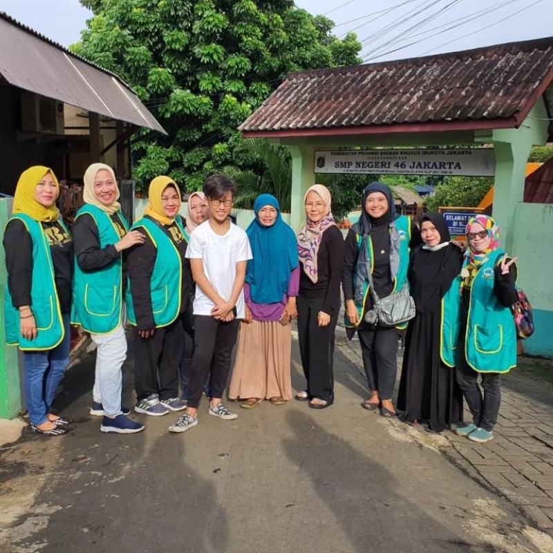 Sepekan Lebih, Jamaah Ibu-ibu Majelis Tanbih Abah Anom Bantu Korban Banjir Jakarta