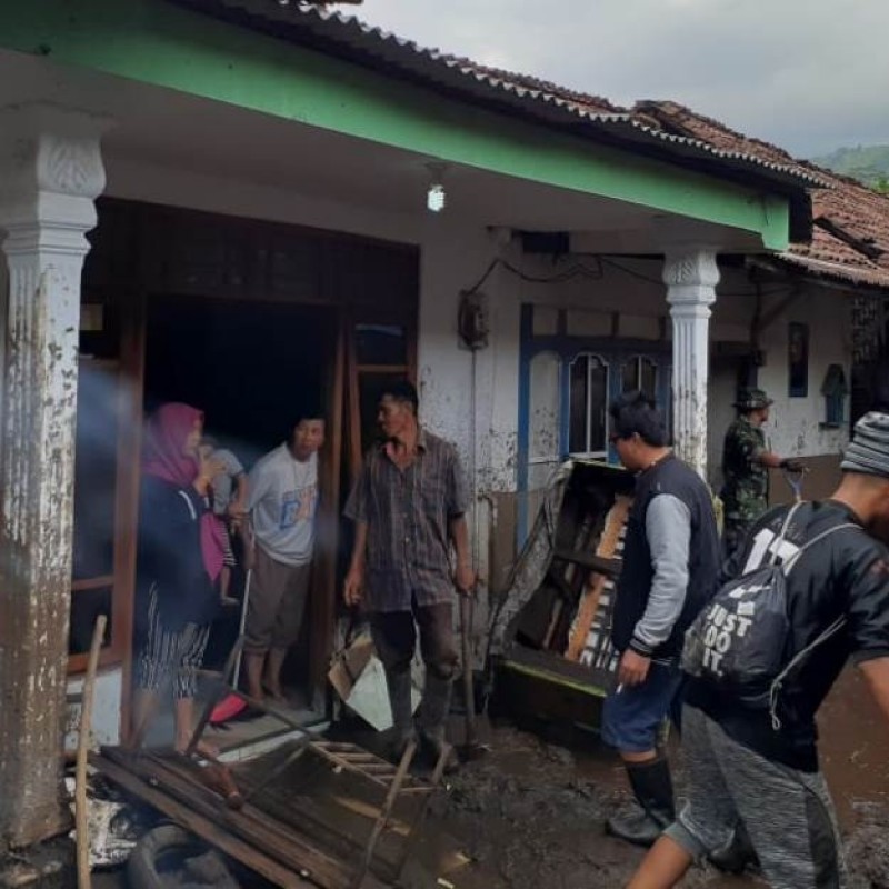 ISNU Situbondo Bantu Warga Terdampak Banjir di Bondowoso