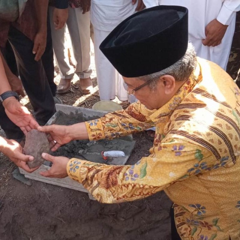 Kiai Said Letakkan Batu Pertama Pembangunan 2 Sekolah di Maluku Utara