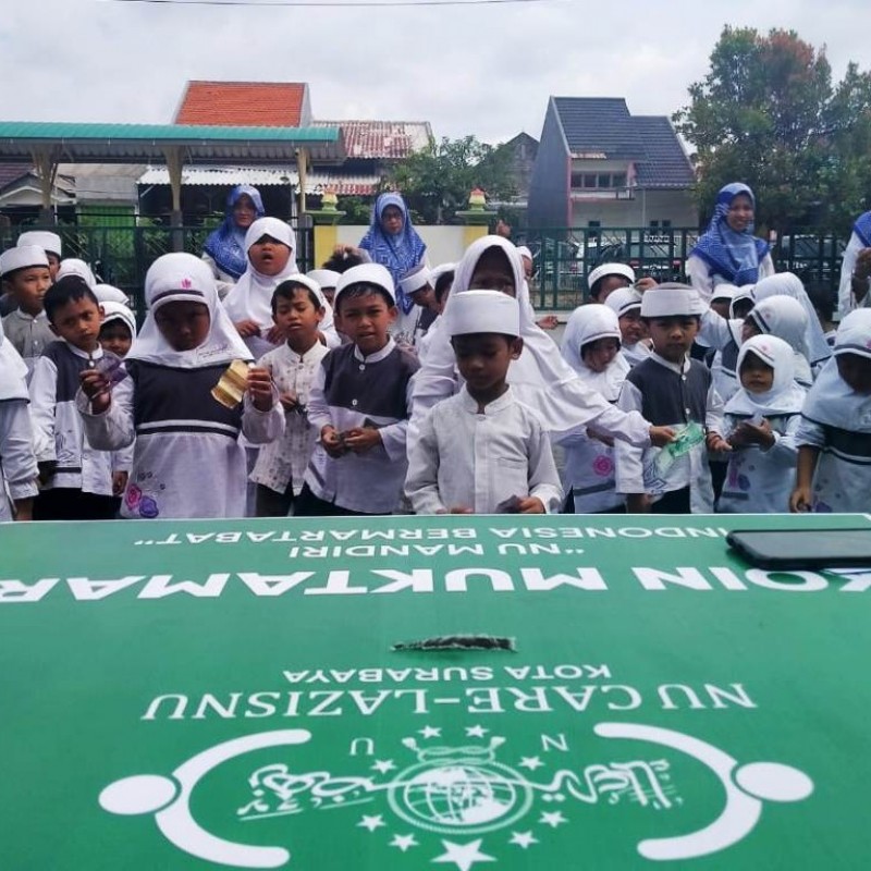 Koin Muktamar NU Sapa Lembaga Pendidikan Khadijah Surabaya