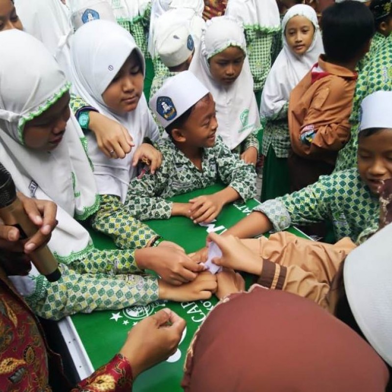 Kirab Koin Muktamar Sapa SD hingga SMA Islam Maryam Surabaya