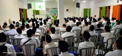 Gus Sholah, Manajer Hebat yang Sukses Kembangkan Pesantren Tebuireng