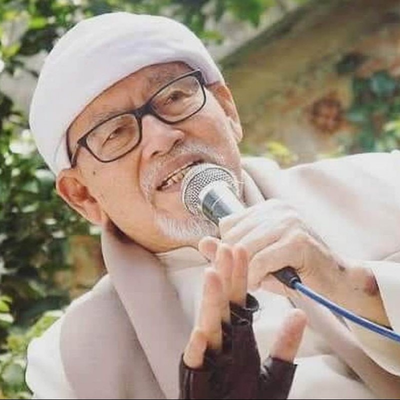 Innalillahi, Pengasuh Pesantren Ilmu Al-Qur'an KH Bashori Alwi Wafat