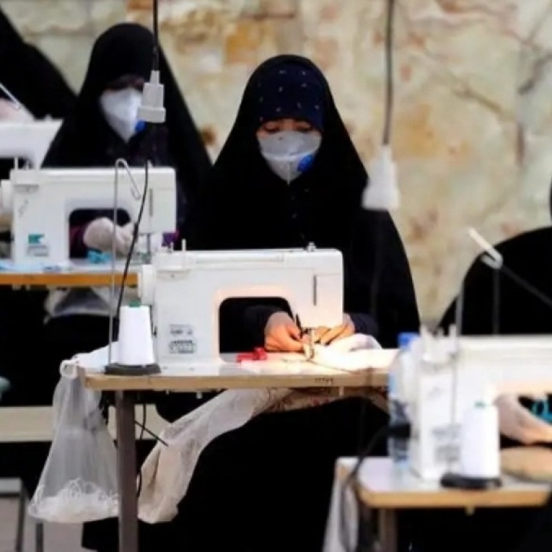 Relawan di Iran Manfaatkan Masjid untuk Produksi Masker