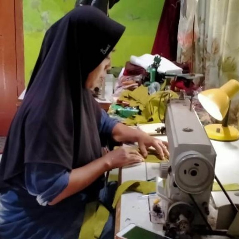 Ibu-ibu Pengajian di Pundong Bantul Bikin Masker untuk Dibagikan ke Warga
