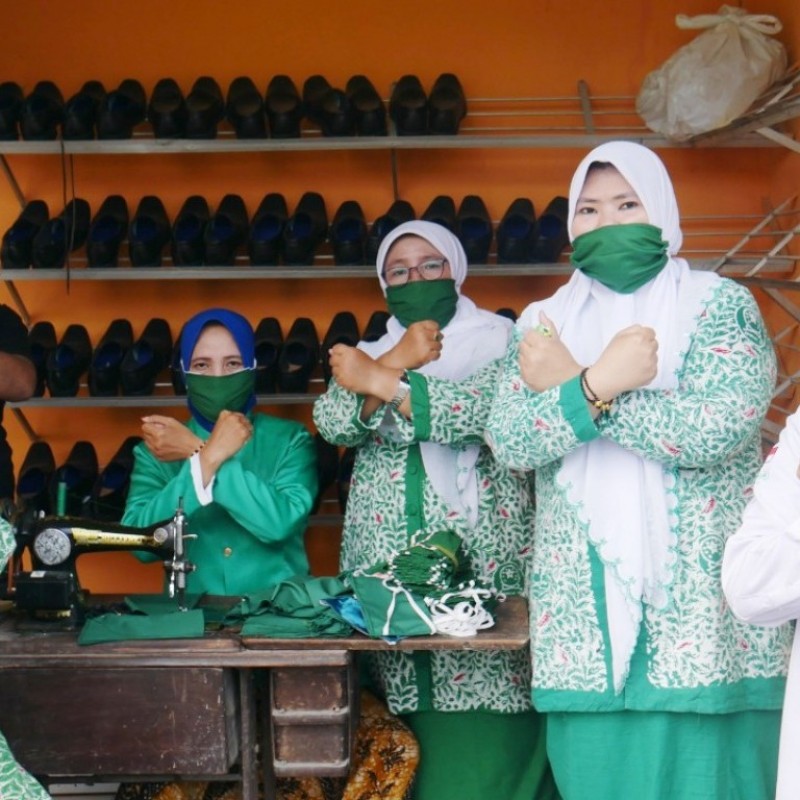 Senyum Mengembang Puluhan Penjahit Masker di Tengah Pandemi Covid-19