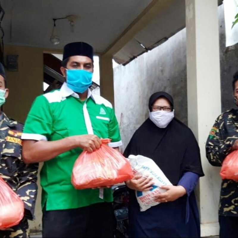 Ansor Aceh Gandeng Lakpesdam NU Salurkan Paket Sembako