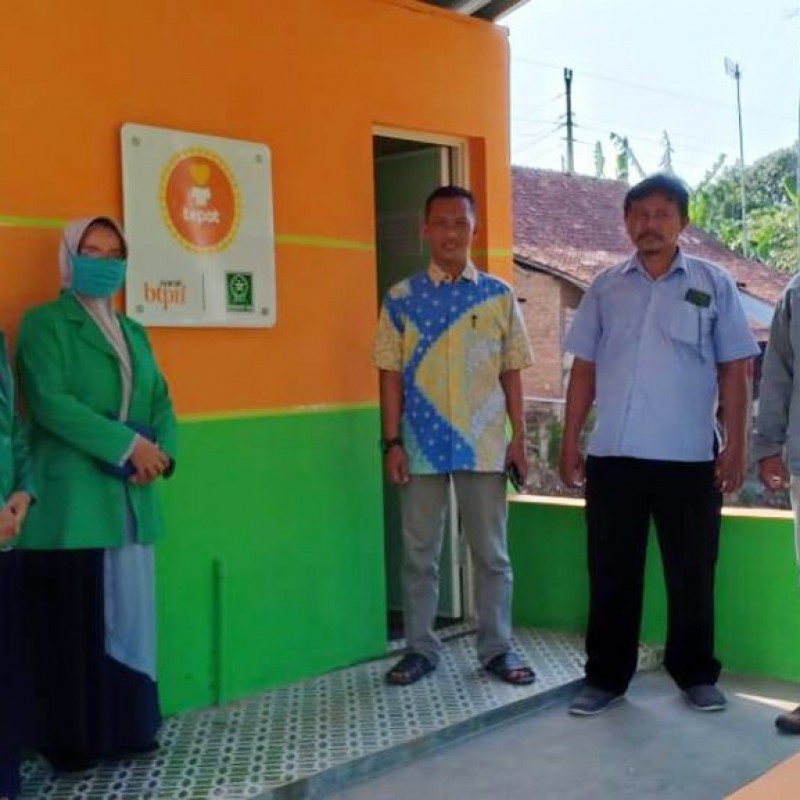 Peduli Lingkungan, Fatayat NU Pekalongan Gandeng Perbankan Rehab WC Umum