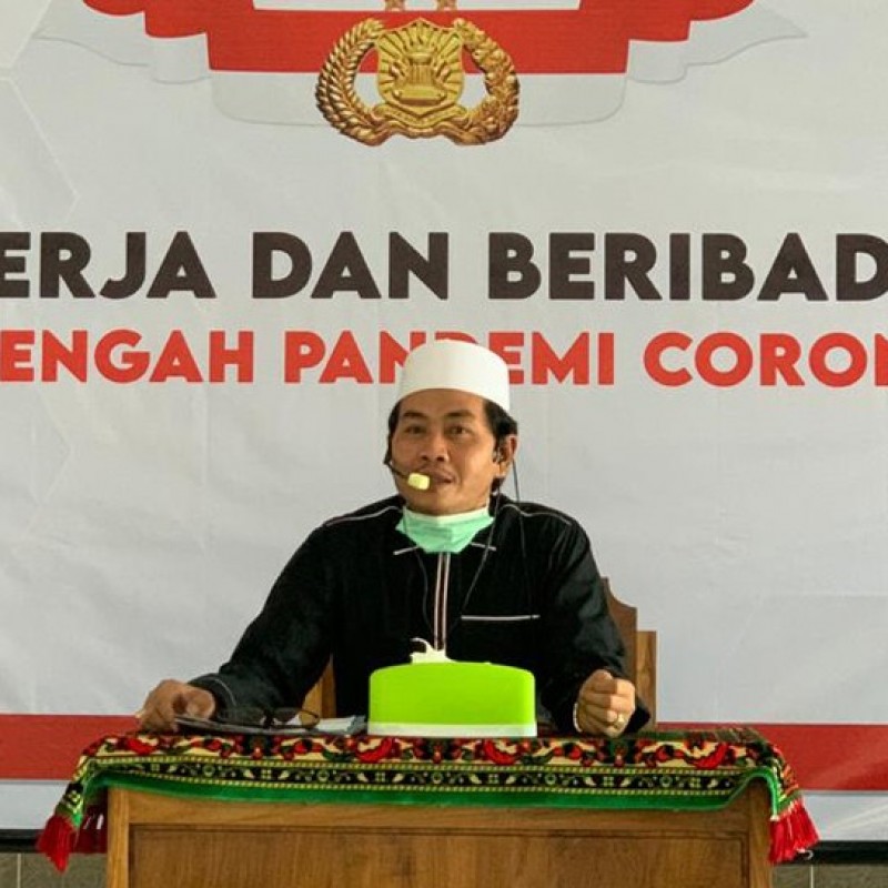 Kompaknya Anggota Polri Se-Indonesia Ngaji Virtual ke Kiai Anwar Zahid 